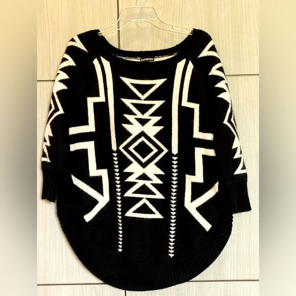Express Geometric Aztec Black and White Sweater Medium - Picture 2 of 7